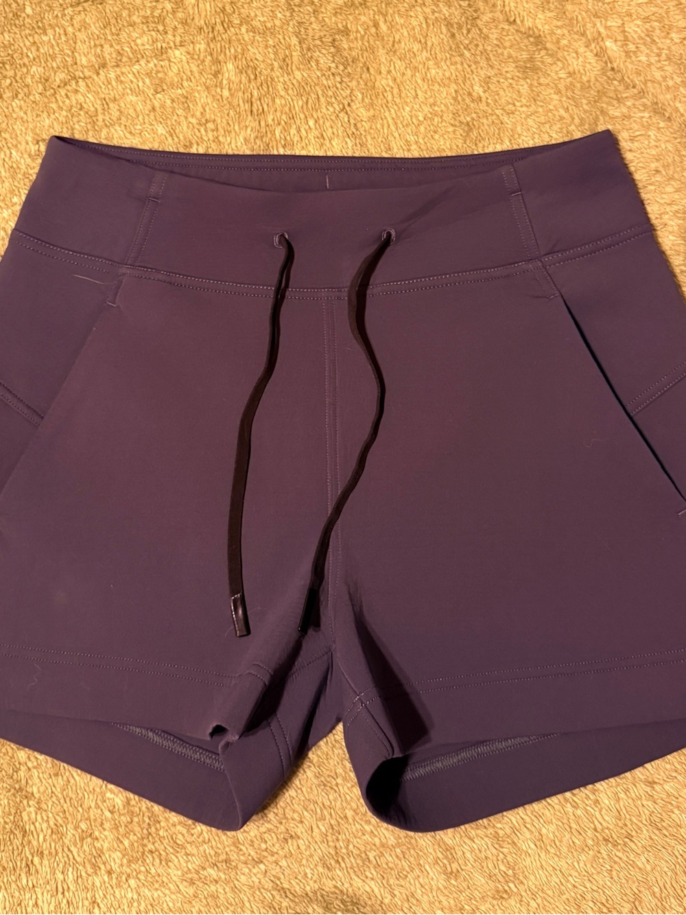 Lululemon women’s drawstring shorts size 4